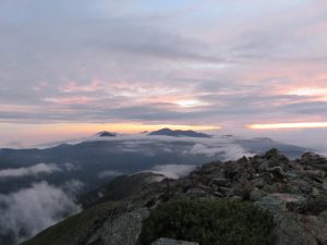 IMG_2287夜明け前の悪沢岳山頂から