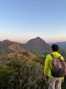 朝焼けの皇海山